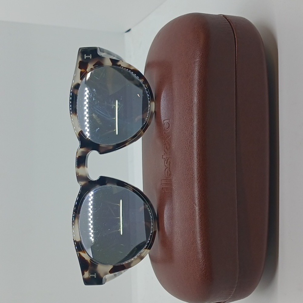 NWOT ILLESTEVA SUNGLASSES LEONARD
